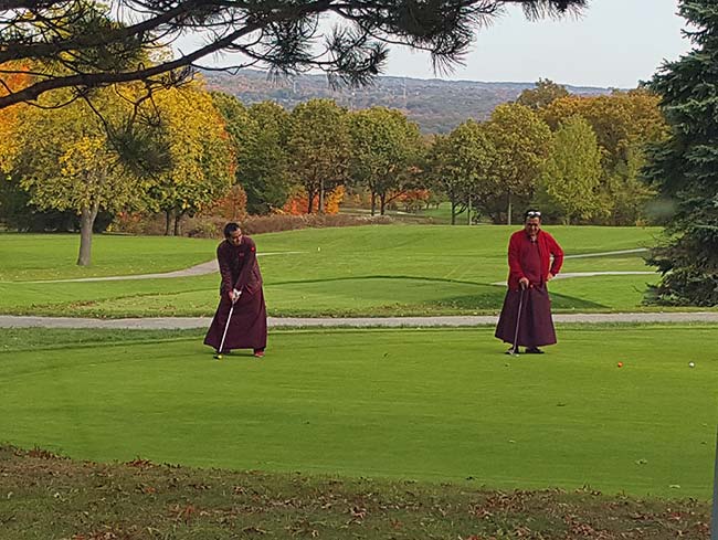 Jain Golfers Putting