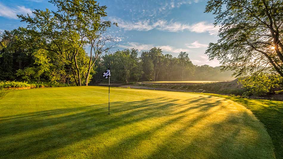 Valley of the Eagles 18 Green