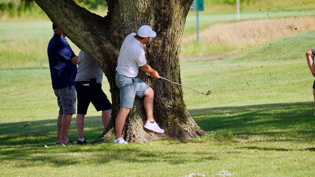 Flying bark at the 2023 Tigertown Open