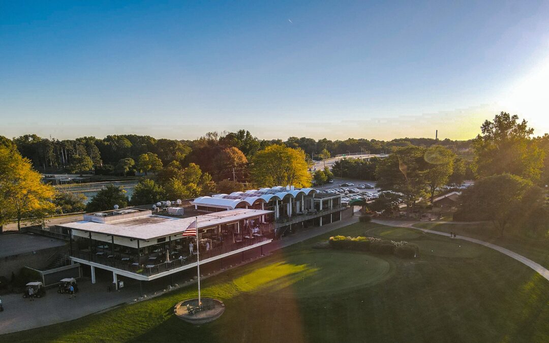 Aerial view of Silver Lake Country Club clubhouse